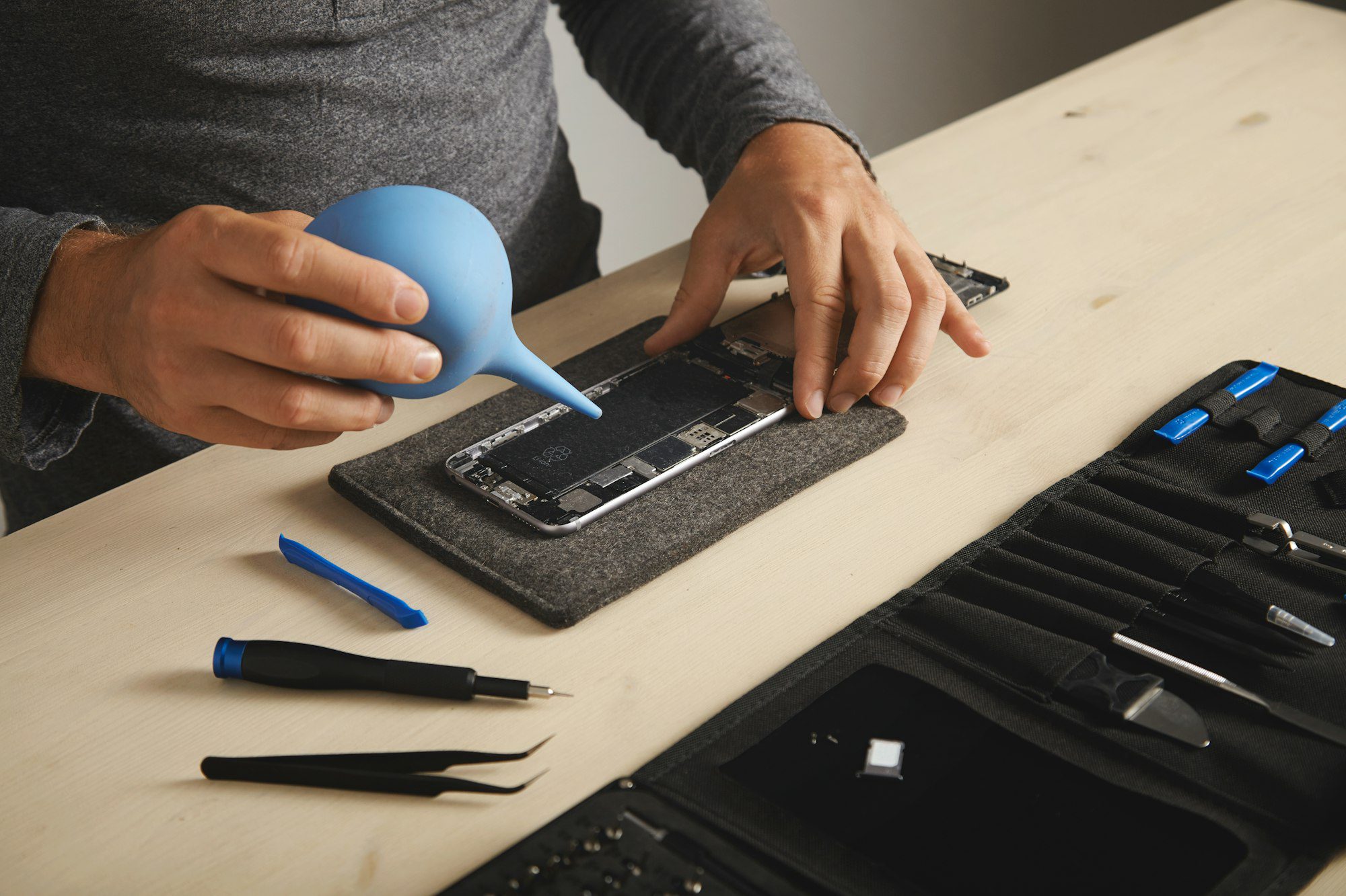 Computer and phone repairment service